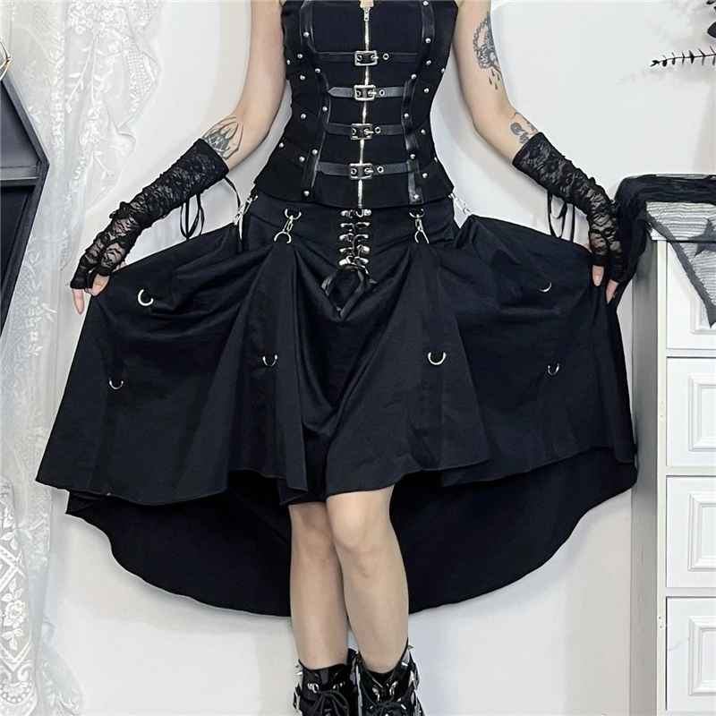 Siyah Zincir Detaylı Gotik Elbise – Asi Karanlık Tarz