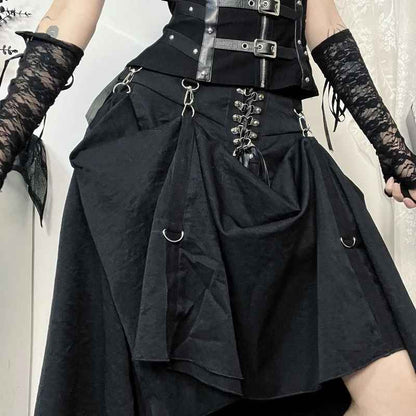 Siyah Zincir Detaylı Gotik Elbise – Asi Karanlık Tarz