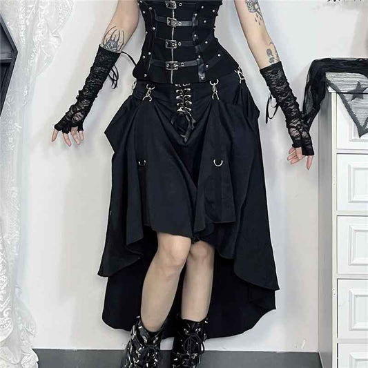 Siyah Zincir Detaylı Gotik Elbise – Asi Karanlık Tarz